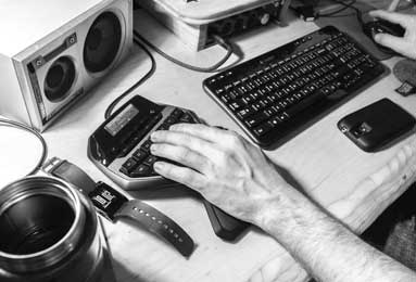 女友大方回应恋情：我很开心，我很爱亚马尔